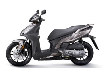 S125i z kufrem Wyprzedaż rocznika Salon Tarnów Raty 0%